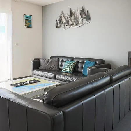 4 Bedroom Awesome In *