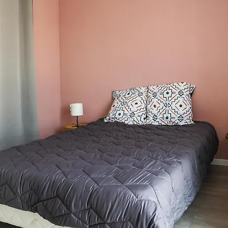 4 Bedroom Awesome In Клоар-Карноэ